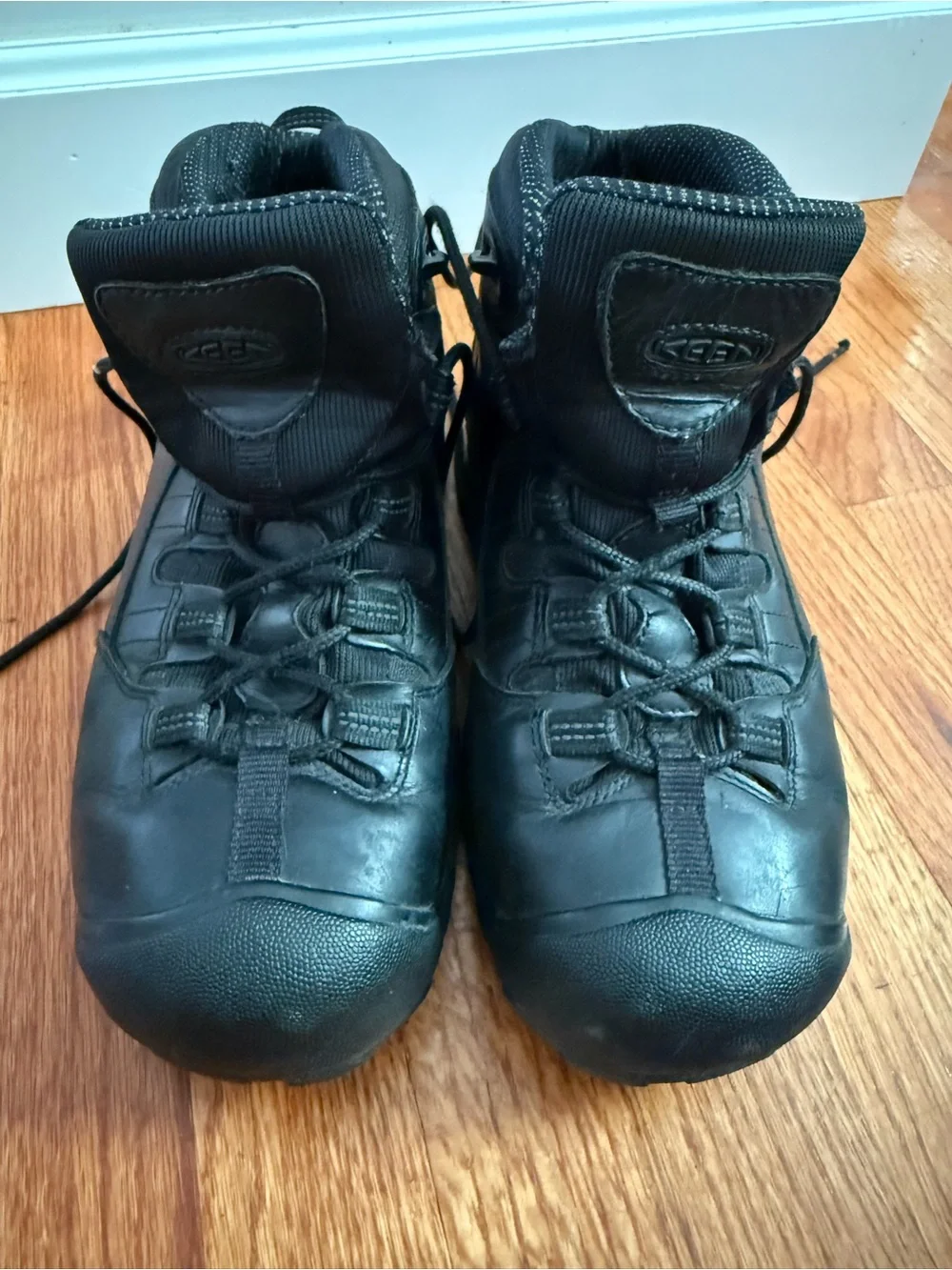 KEEN Black Leather Men's Work Boots Hiking Ankle Lace Up Slip Resistant Size 10